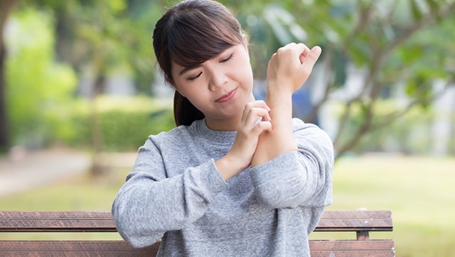 じんましんは食事や金属のアレルギー症状だけじゃない！ 睡眠不足やストレスも原因に。じんましんにならないためのハテナ?にアンサー!