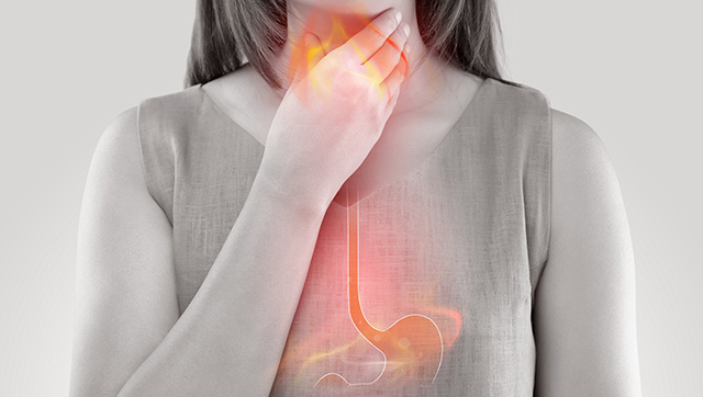 「胸やけする」「喉に酸っぱい胃酸が上がってくる」などの不快な症状を訴える人が増加中!?  逆流性食道炎を予防する10のポイントをチェック