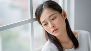 月経前に起きるイライラや落ち込みとは？PMDDを改善するためにできる対処法