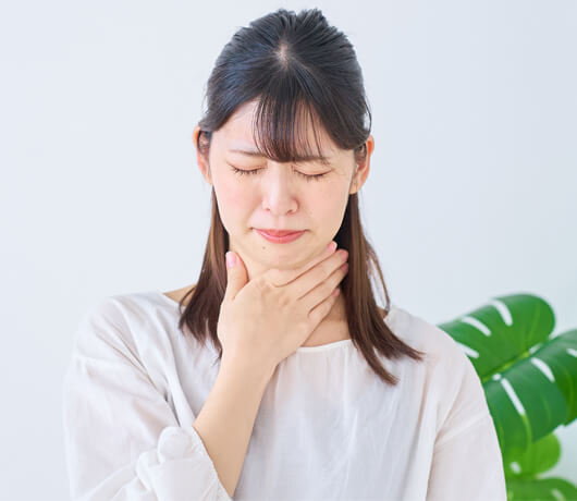 喉の異物感があるのはなぜ？漢方で考える季節の変わり目とストレスの関係