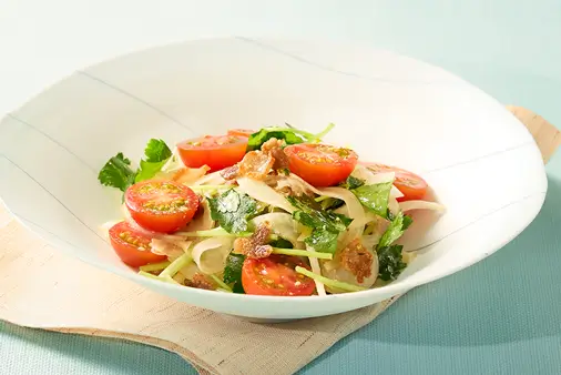 カリカリ豚肉と三つ葉のサラダ