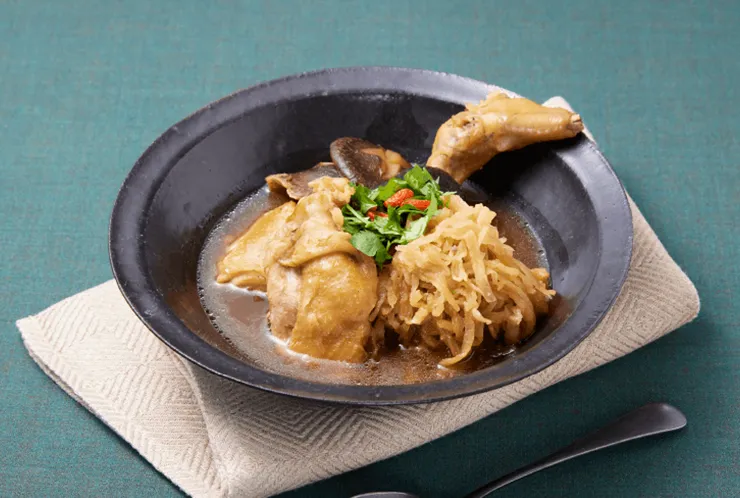 骨つき鶏もも肉と乾物のスパイシー煮込み