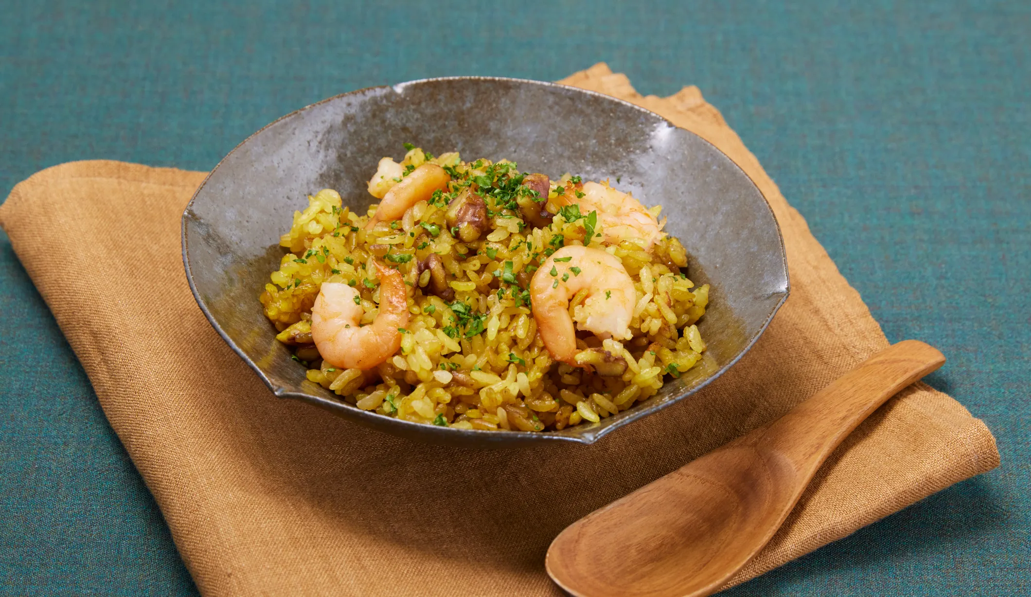 海老とくるみのターメリックライス