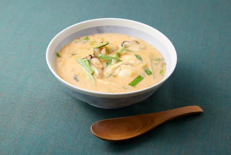 牡蠣とキムチの豆乳スープ