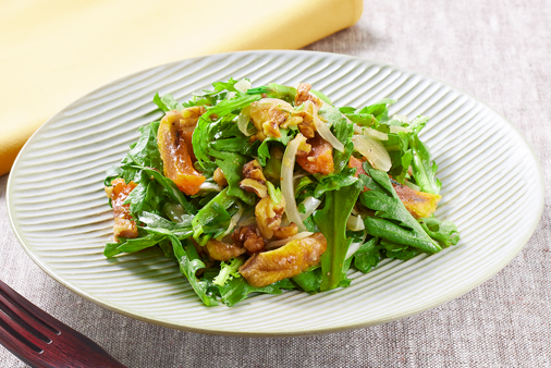 春菊と干し柿のサラダ