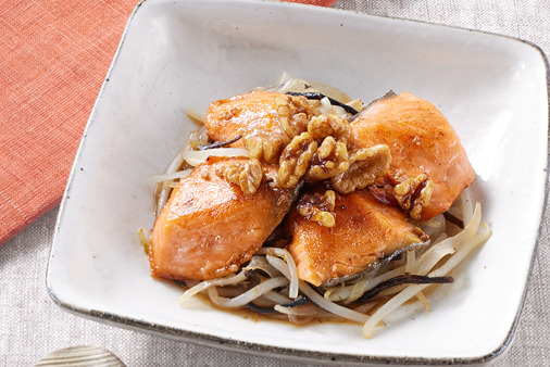 鮭の香味ナッツソース