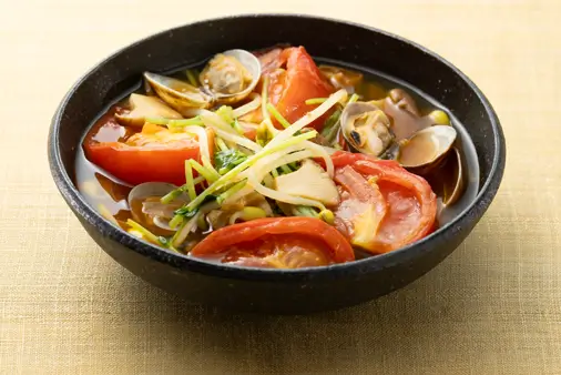 あさりとトマトのピリ辛スープ