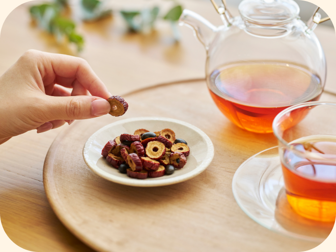漢方素材のおやつとお茶