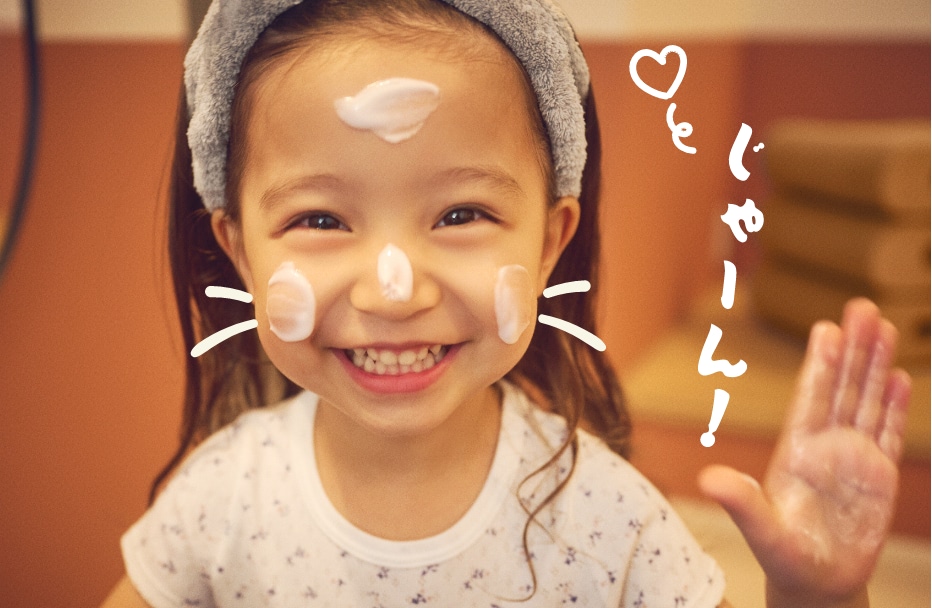 「じゃーん！ママの真似」と得意気にぬってくれました！でも、さすがにぬり過ぎだよ～(汗)