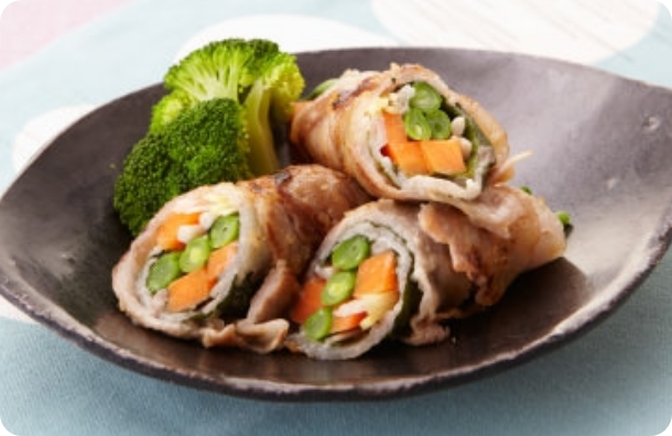 豚肉の色々野菜巻きの画像です。